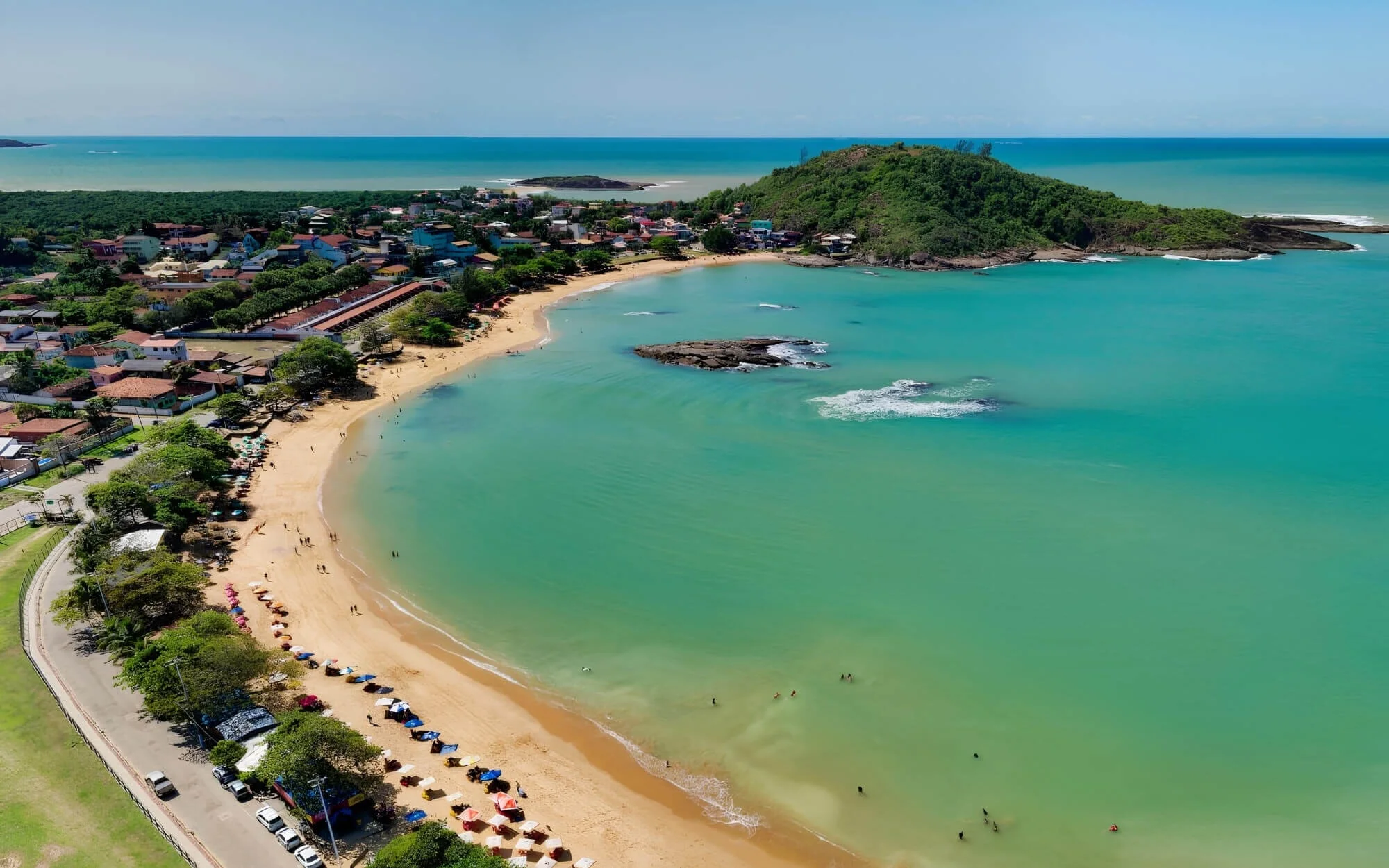 Encontro do rio com o mar na Praia de Setiba em Guarapari
